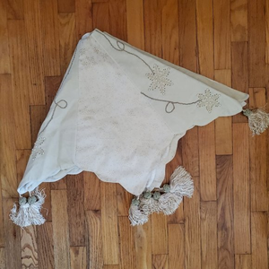 Vintage‎ White Velvet and Gold Tasseled Tree Skirt